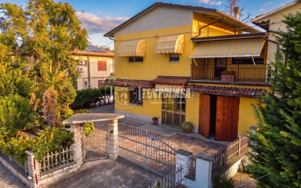 appartamento in vendita a Cento in zona Casumaro