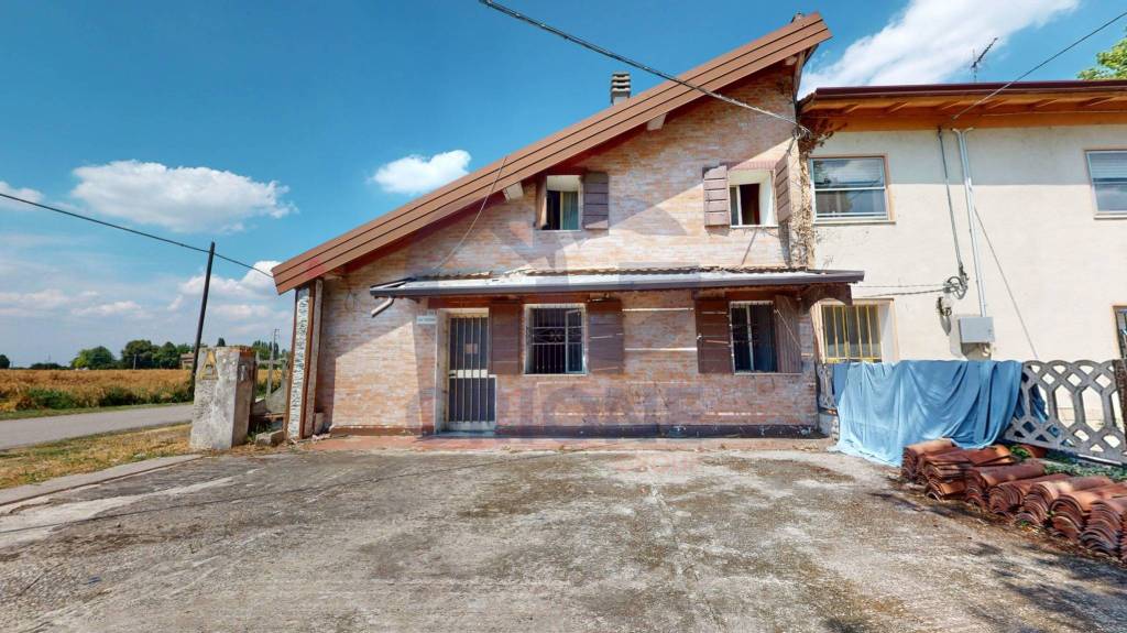 casa indipendente in vendita a Cento in zona Renazzo