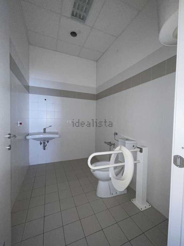 ufficio in vendita a Cento