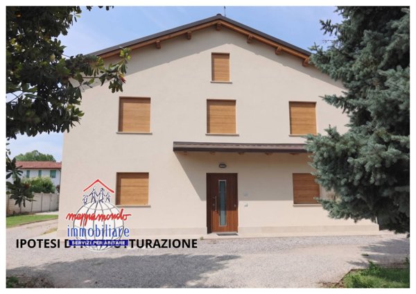 casa indipendente in vendita a Cento in zona Molino Albergati