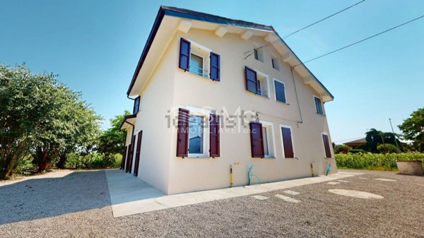 casa indipendente in vendita a Cento in zona Renazzo