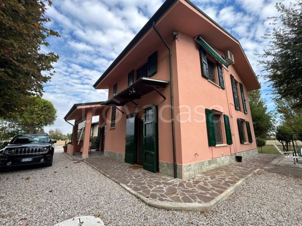 casa indipendente in vendita a Cento in zona Renazzo