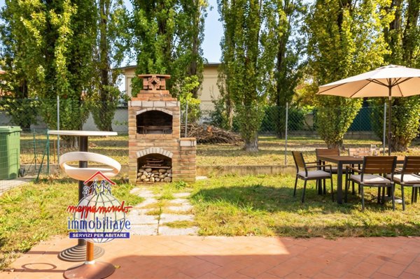 appartamento in vendita a Cento in zona Buonacompra
