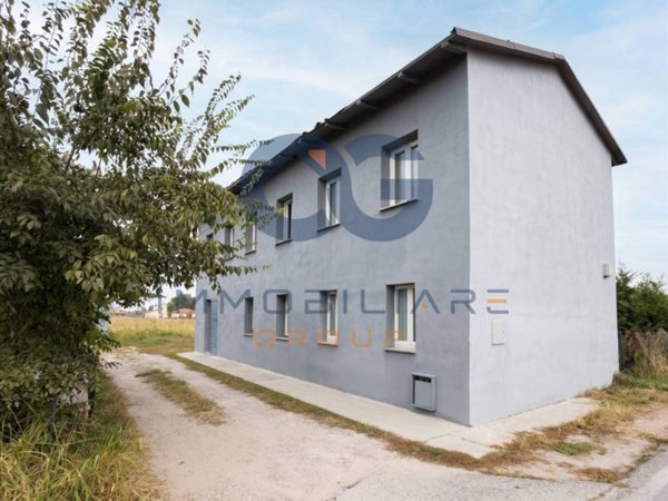 casa indipendente in vendita a Cento