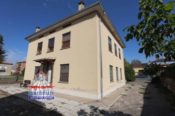 casa indipendente in vendita a Cento in zona Renazzo