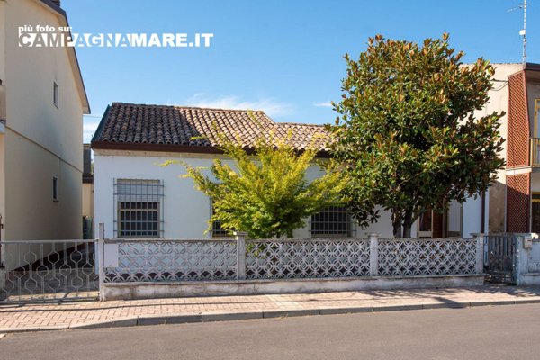 casa indipendente in vendita a Codigoro in zona Mezzogoro