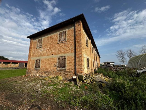 casa indipendente in vendita a Codigoro in zona Mezzogoro