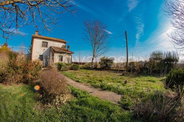 casa indipendente in vendita a Codigoro in zona Mezzogoro