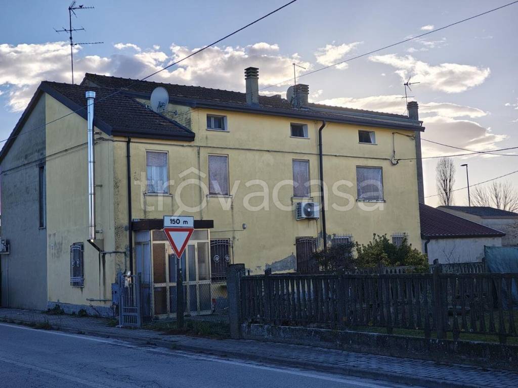 appartamento in vendita a Codigoro in zona Pontemaodino