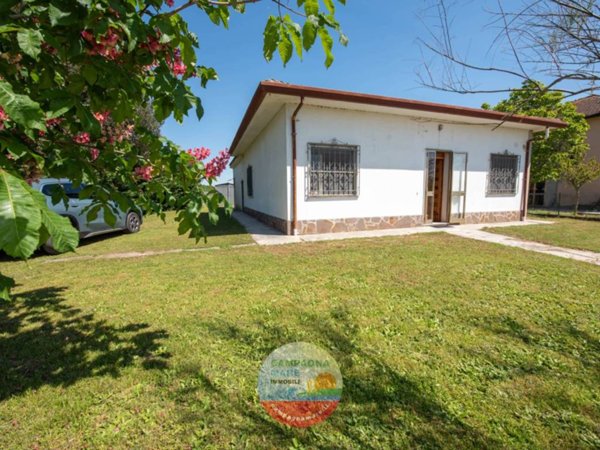 casa indipendente in vendita a Codigoro in zona Pomposa
