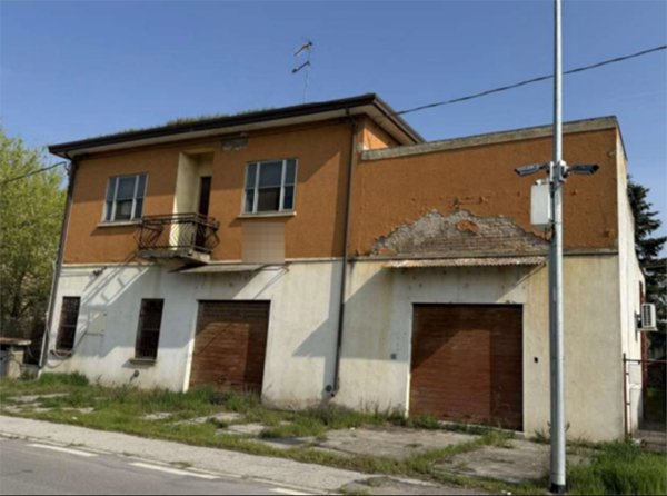 negozio in vendita a Codigoro in zona Caprile