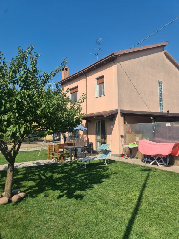 casa indipendente in vendita a Codigoro in zona Pontemaodino