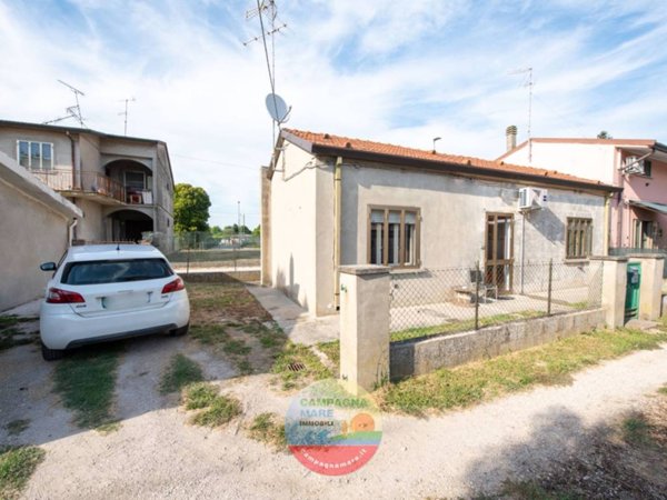casa indipendente in vendita a Codigoro in zona Mezzogoro