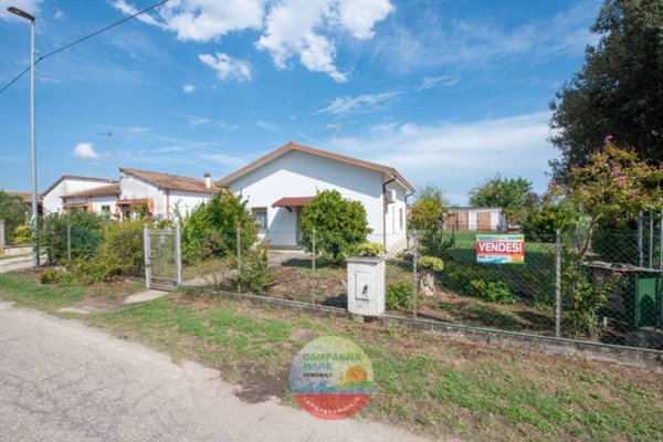 casa indipendente in vendita a Codigoro in zona Pontelangorino
