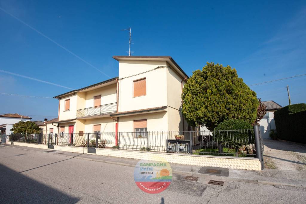 casa indipendente in vendita a Codigoro in zona Mezzogoro