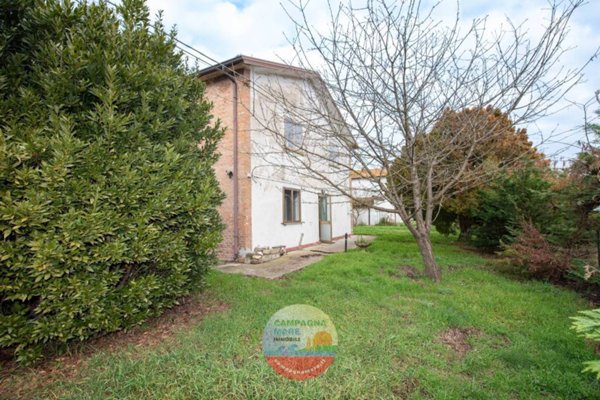 casa indipendente in vendita a Codigoro in zona Mezzogoro