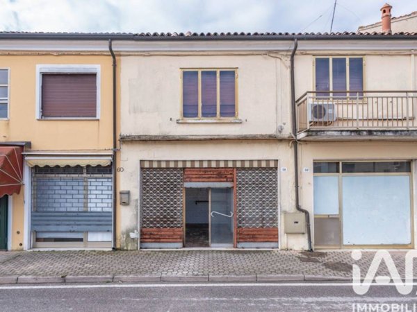 negozio in vendita a Codigoro in zona Mezzogoro