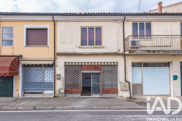 negozio in vendita a Codigoro in zona Mezzogoro