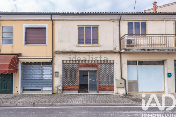 locale commerciale in vendita a Codigoro in zona Mezzogoro