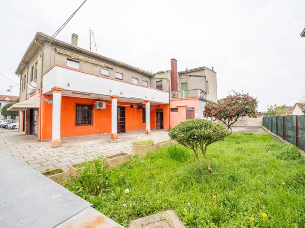 casa indipendente in vendita a Codigoro in zona Mezzogoro