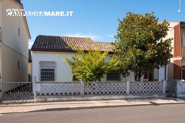 casa indipendente in vendita a Codigoro in zona Mezzogoro