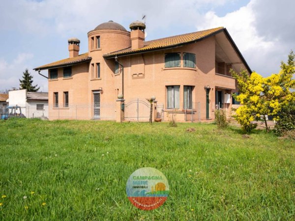 casa indipendente in vendita a Codigoro in zona Pomposa