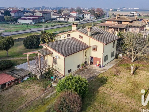 casa indipendente in vendita a Codigoro in zona Mezzogoro