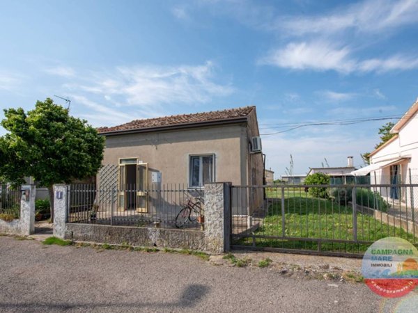 casa indipendente in vendita a Codigoro in zona Mezzogoro
