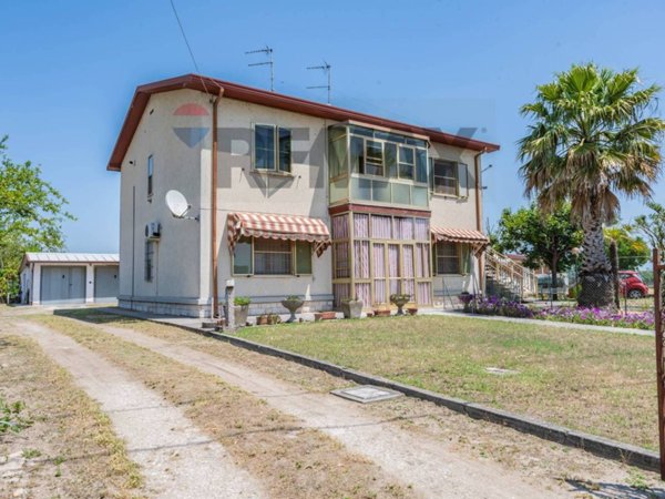 casa indipendente in vendita a Codigoro in zona Caprile