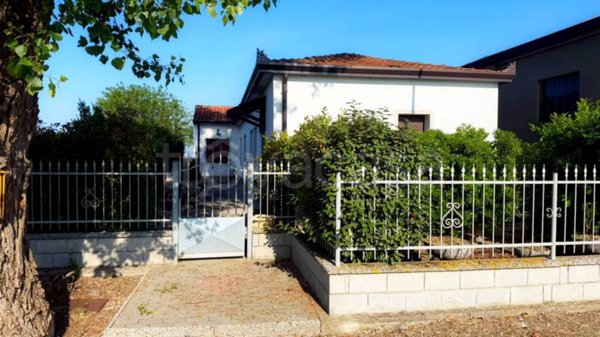 casa indipendente in vendita a Codigoro in zona Mezzogoro