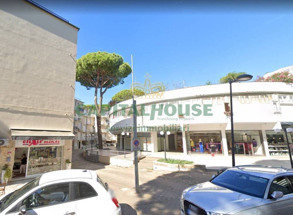 locale commerciale in vendita a Comacchio in zona Lido degli Estensi