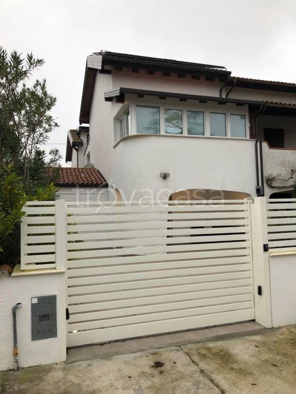 casa indipendente in vendita a Comacchio in zona Lido delle Nazioni