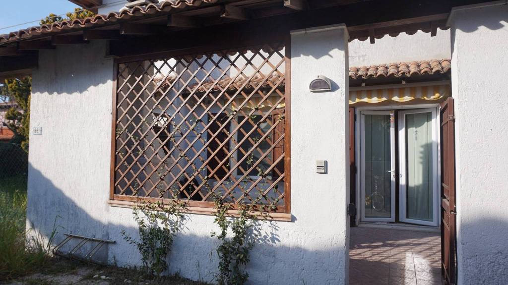 casa indipendente in vendita a Comacchio in zona Lido delle Nazioni