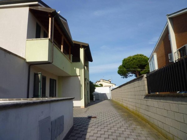 casa indipendente in vendita a Comacchio in zona Lido degli Estensi