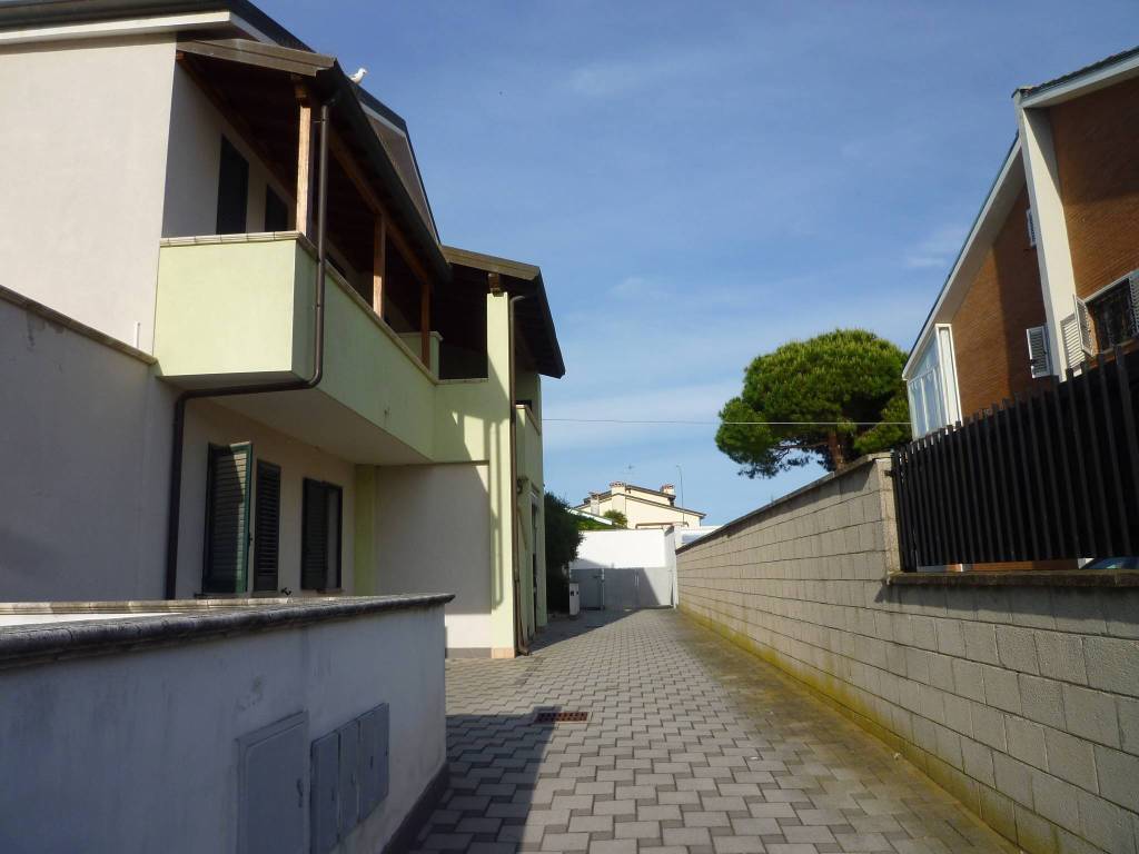 casa indipendente in vendita a Comacchio in zona Lido degli Estensi
