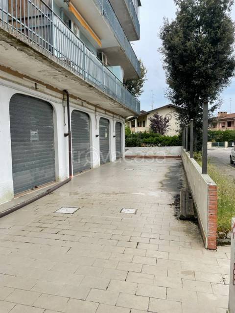 locale commerciale in vendita a Comacchio in zona Lido di Volano