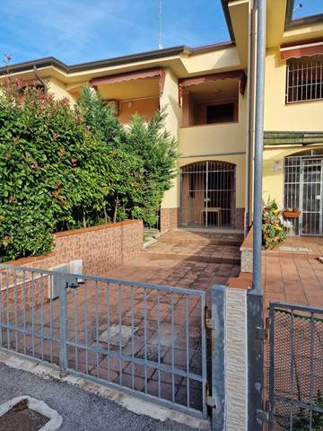 casa indipendente in vendita a Comacchio in zona Lido degli Scacchi