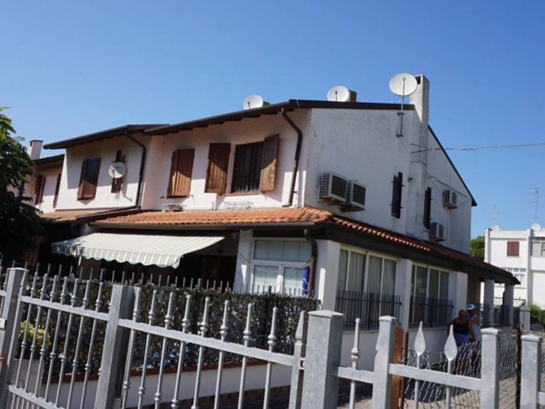 casa indipendente in vendita a Comacchio in zona Lido delle Nazioni