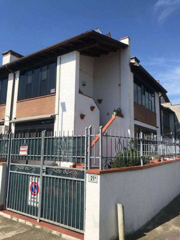 casa indipendente in vendita a Comacchio in zona Lido degli Estensi