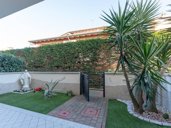casa indipendente in vendita a Comacchio in zona Lido degli Estensi