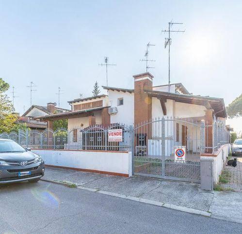 casa indipendente in vendita a Comacchio in zona Lido degli Estensi