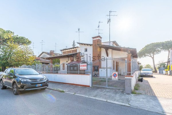 casa indipendente in vendita a Comacchio in zona Lido degli Estensi