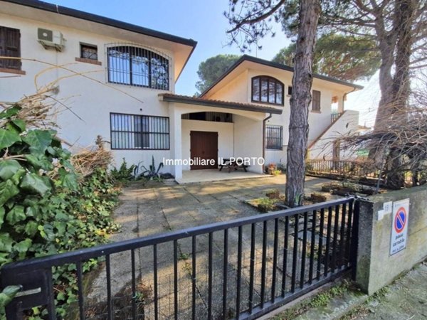 casa indipendente in vendita a Comacchio in zona Lido degli Estensi