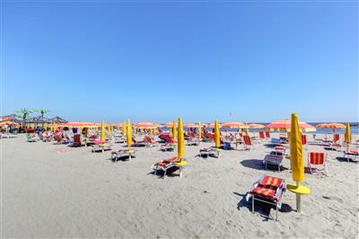 negozio in vendita a Comacchio in zona Lido degli Estensi