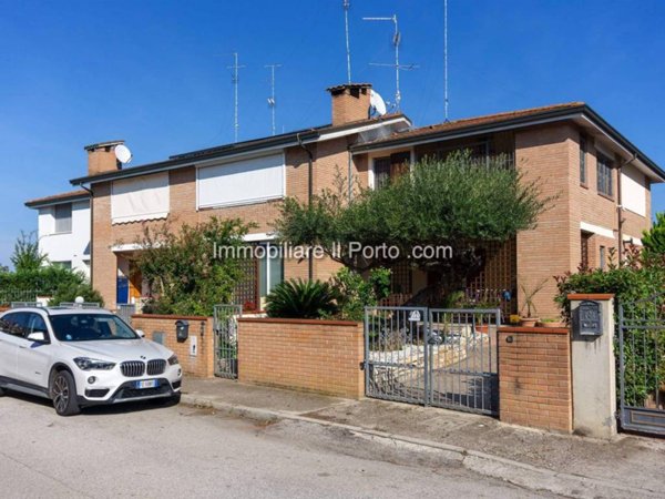 casa indipendente in vendita a Comacchio in zona Lido degli Estensi