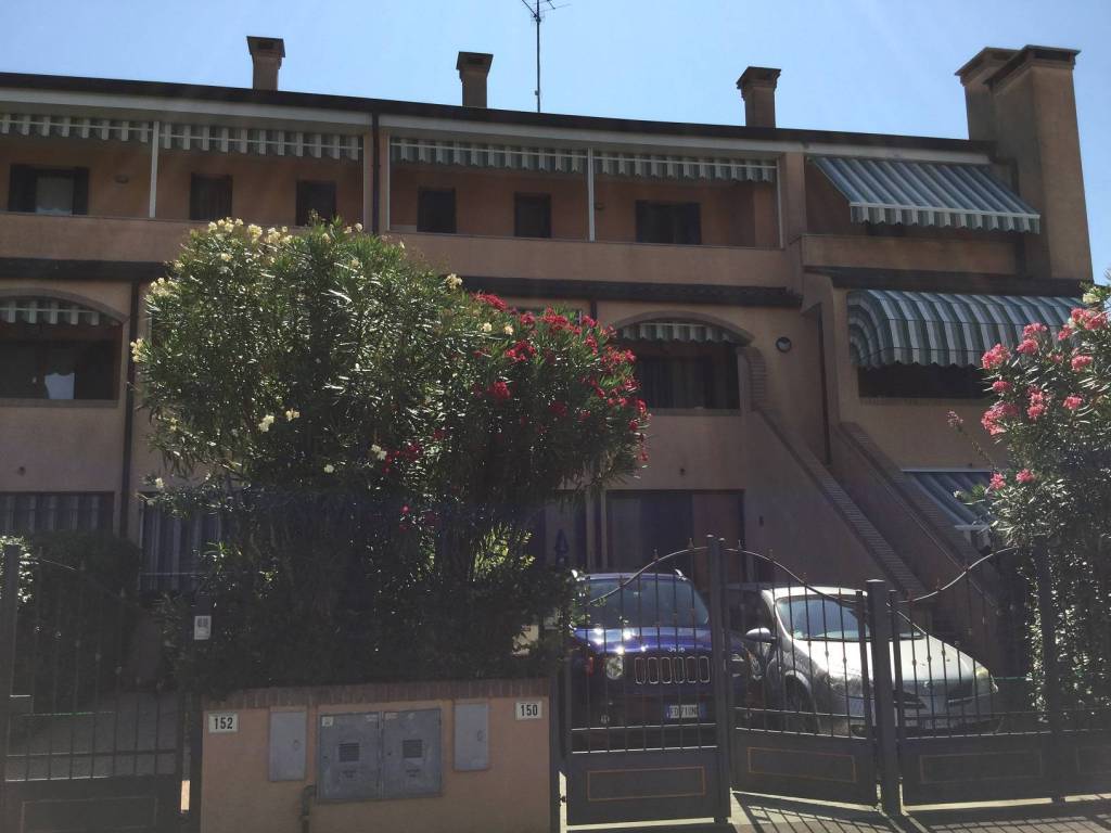 casa indipendente in vendita a Comacchio in zona Lido degli Estensi