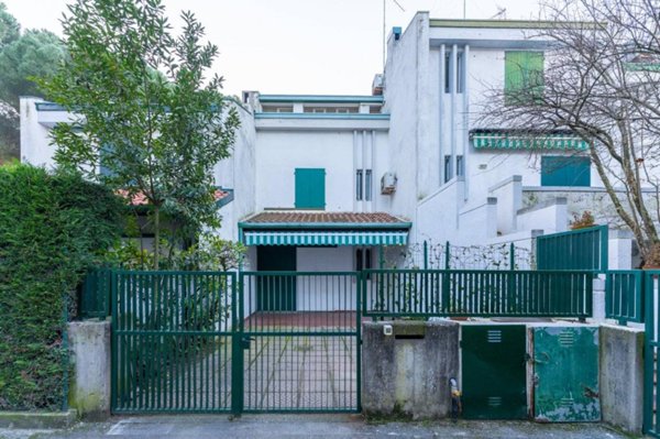 casa indipendente in vendita a Comacchio in zona Lido degli Estensi