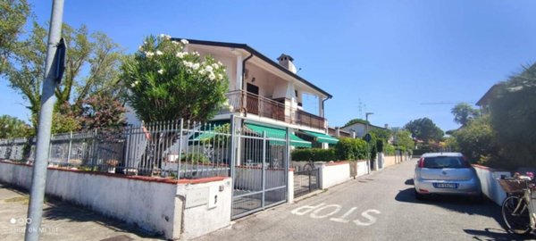 casa indipendente in vendita a Comacchio in zona Lido degli Estensi