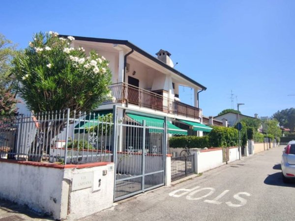 casa indipendente in vendita a Comacchio in zona Lido degli Estensi