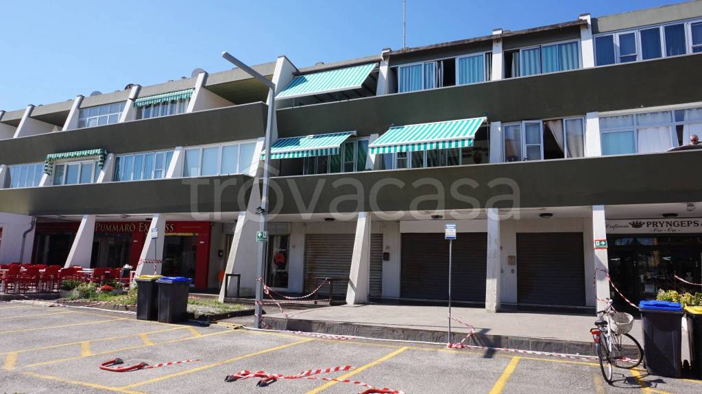 negozio in vendita a Comacchio in zona Lido delle Nazioni